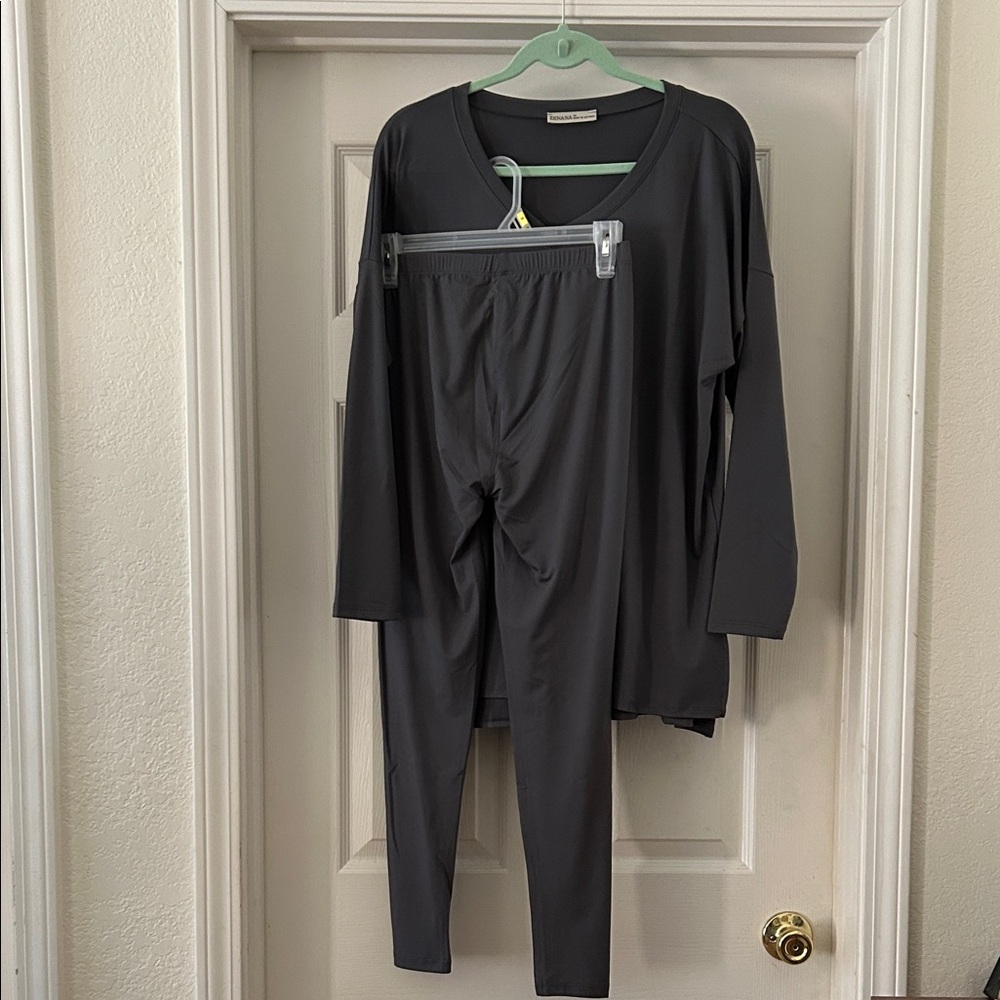 Zenana Outfitters Gray Leggings and Top Set